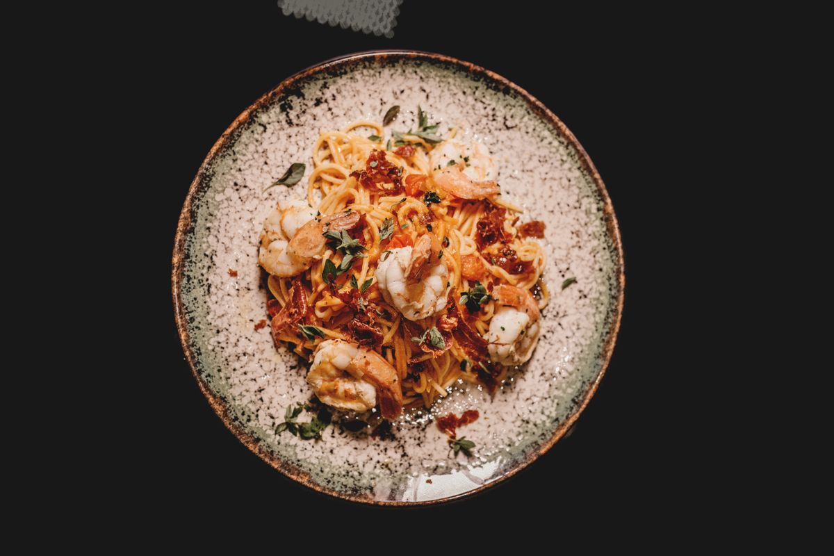 Karidesli Linguine sunumu